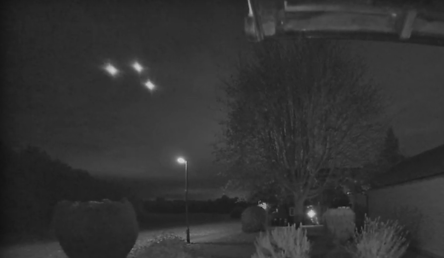 Security Camera Films UFOs in the sky Over Luton, England - Science News